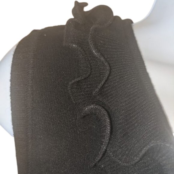 Black Sleeveless Sweater with Vertical Frill Size XL - Picture 4 of 5